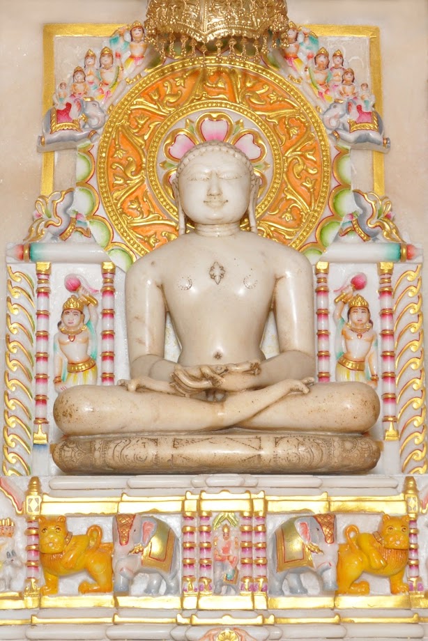 Sacred portrait of Munisuvrata Bhagwan in serene meditative posture